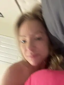 Snapshot of sinfulsara chatting on 12.18.25 sinfulsara online show from 12.18.25