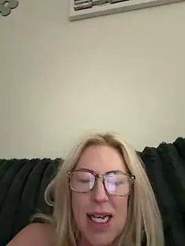 Snapshot of sinfulsara chatting on 02.28.26 sinfulsara online show from 02.28.26