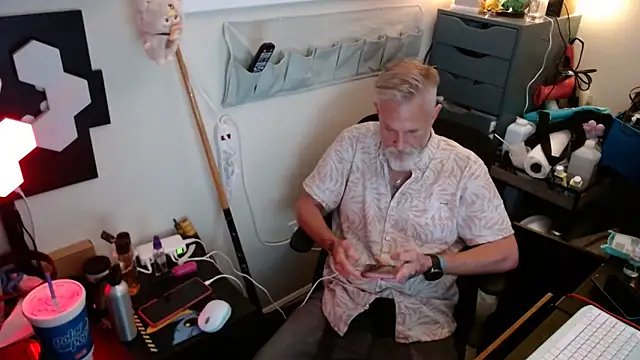 Snapshot of FeNyx_Flayme chatting on 12.17.25 FeNyx Flayme online show from 12.17.25