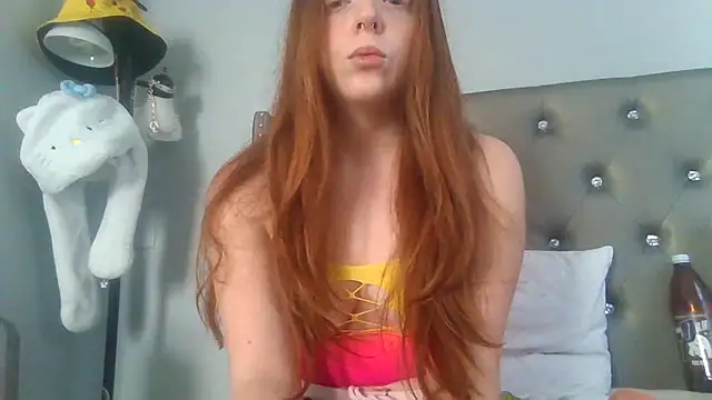 Snapshot of RedRubyRed chatting on 12.05.25 RedRubyRed online show from 12.05.25