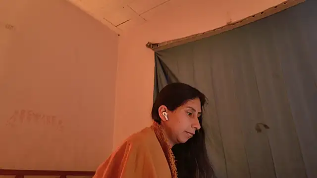 Snapshot of MoonLipsON- chatting on 05.12.26 MoonLipsON- online show from 05.12.26