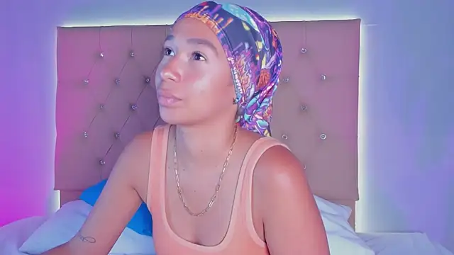 Snapshot of EmmaLawrence_ chatting on 01.06.26 EmmaLawrence online show from 01.06.26