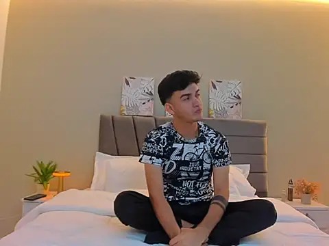 Feiccer Thomson1 online show from 12.05.25