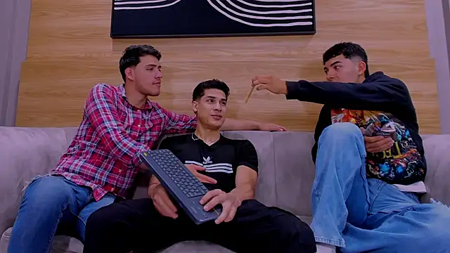 Snapshot of big__friends chatting on 12.17.25 big friends online show from 12.17.25