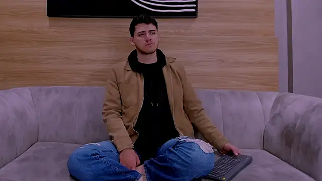 Snapshot of big__friends chatting on 12.20.25 big friends online show from 12.20.25