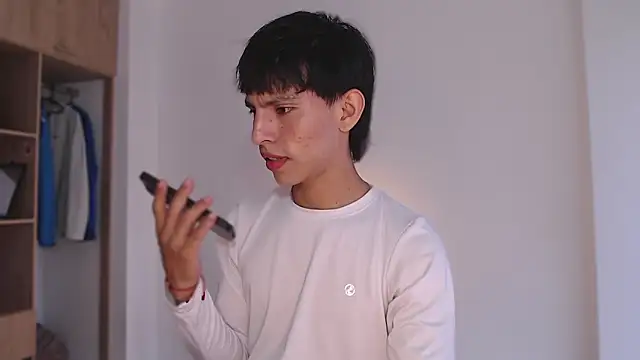 Snapshot of andrew_courtzz chatting on 02.18.26 andrew courtzz online show from 02.18.26