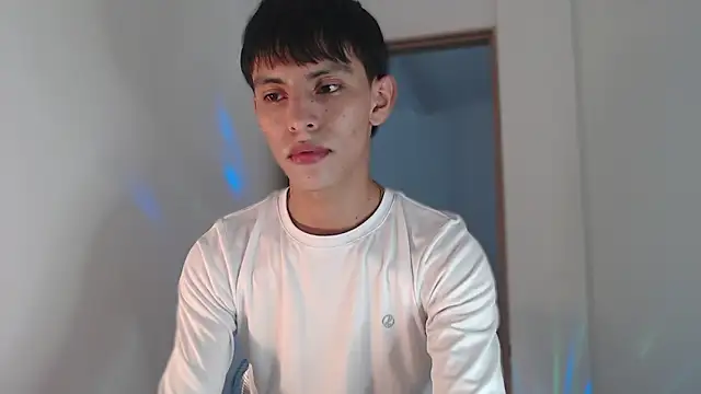 Snapshot of andrew_courtzz chatting on 03.10.26 andrew courtzz online show from 03.10.26