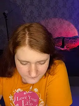 Snapshot of NicollVeys chatting on 12.05.25 NicollVeys online show from 12.05.25