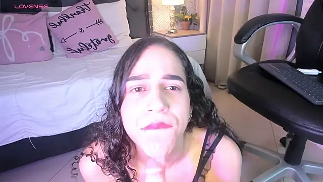 Snapshot of ariana__rosse chatting on 05.15.26 ariana rosse online show from 05.15.26