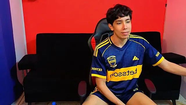 Snapshot of Neo_Twink chatting on 12.18.25 Neo Twink online show from 12.18.25