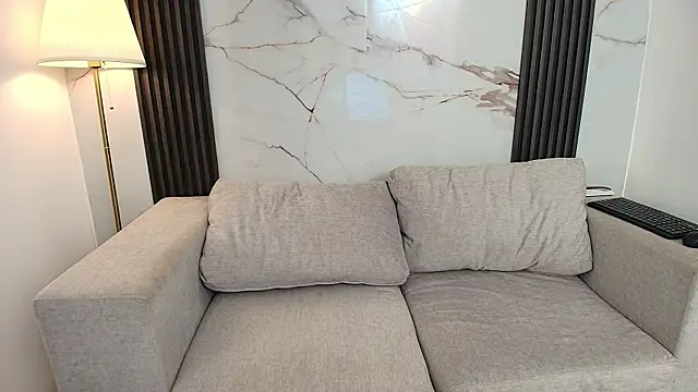 Snapshot of AprillRoss chatting on 12.15.25 AprillRoss online show from 12.15.25