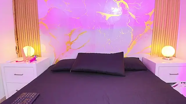 Snapshot of AprillRoss chatting on 01.14.26 AprillRoss online show from 01.14.26