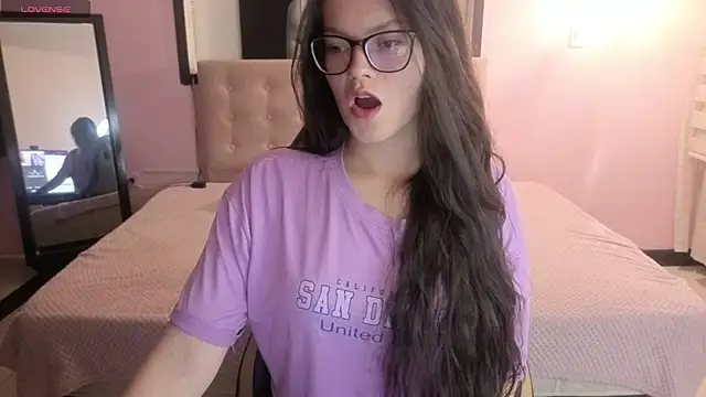 Sara valderrama  online show from 05.04.26