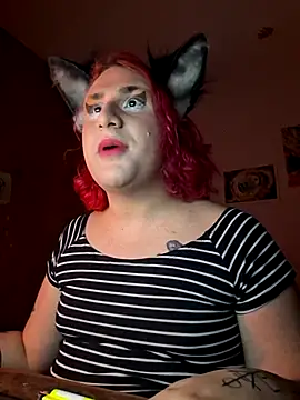 Snapshot of alien_ate_red chatting on 12.16.25 alien ate red online show from 12.16.25