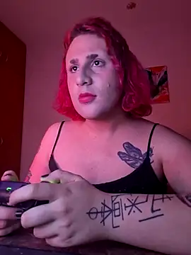 Snapshot of alien_ate_red chatting on 12.21.25 alien ate red online show from 12.21.25