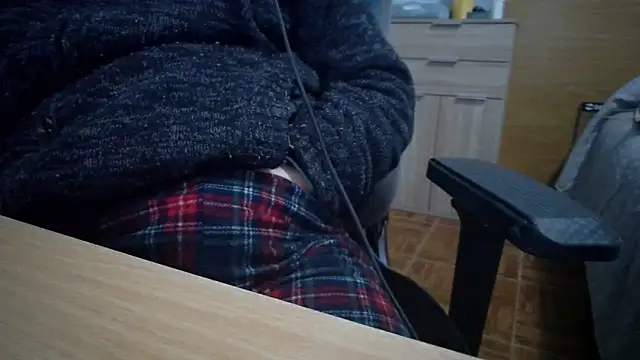 Snapshot of Maxxcock29x chatting on 12.23.25 Maxxcock29x online show from 12.23.25