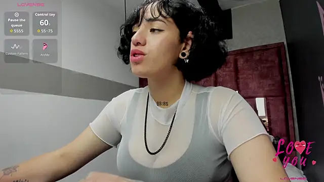 Kiara Fox   online show from 04.19.26