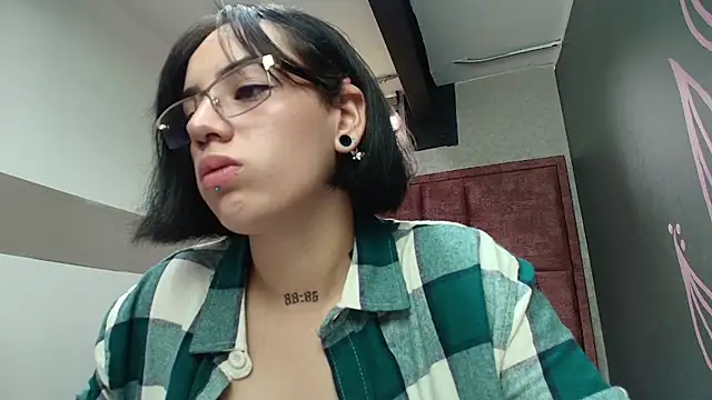 Kiara Fox   online show from 04.28.26