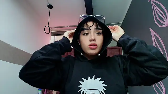 Kiara Fox   online show from 05.05.26