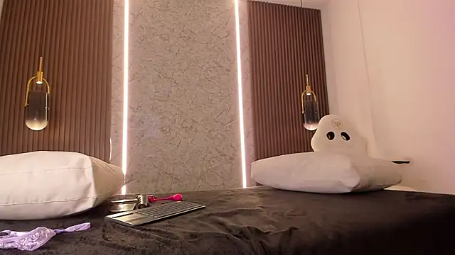 maye wells  online show from 03.05.26