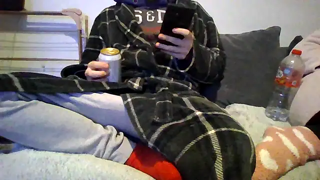 Snapshot of Ronnieedge chatting on 12.20.25 Ronnieedge online show from 12.20.25