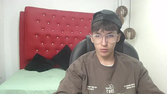 Snapshot of jeremy_job chatting on 12.17.25 jeremy job online show from 12.17.25