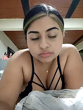 Snapshot of MariaPaula22_ chatting on 12.22.25 MariaPaula22 online show from 12.22.25