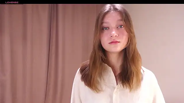 Snapshot of IrenaZeiler chatting on 12.21.25 IrenaZeiler online show from 12.21.25