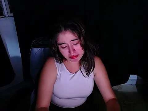 Snapshot of mia_walker22 chatting on 12.19.25 mia walker22 online show from 12.19.25