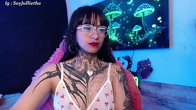 Snapshot of Julls420_ chatting on 02.01.26 Julls420 online show from 02.01.26