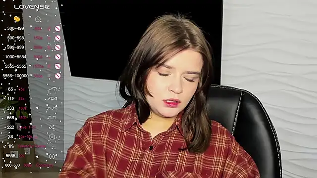 Snapshot of LanaTreades chatting on 01.08.26 LanaTreades online show from 01.08.26