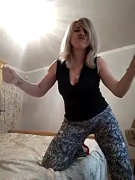 AhlyssaLove1155 online show from 04.20.26