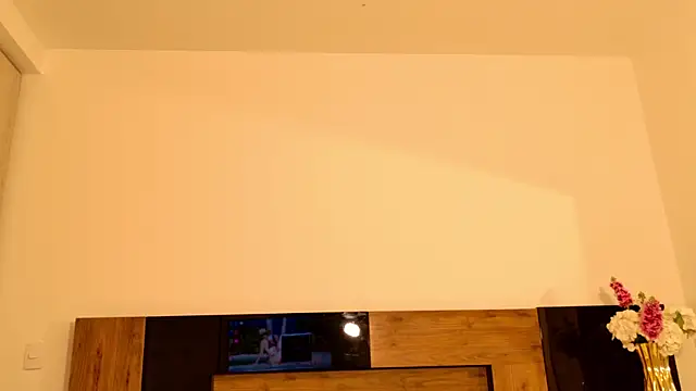 LucyHanks online show from 04.14.26