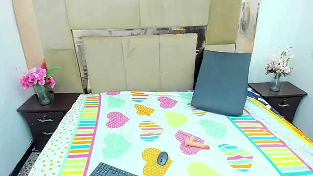 Snapshot of RebecaMarshall chatting on 12.20.25 RebecaMarshall online show from 12.20.25