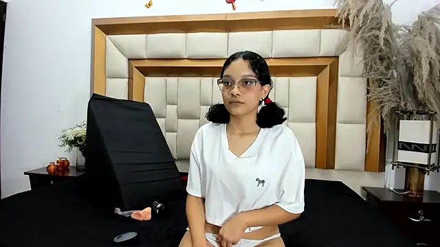 Snapshot of RebecaMarshall chatting on 02.16.26 RebecaMarshall online show from 02.16.26