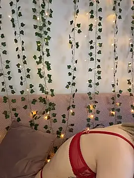 Snapshot of meli_sun chatting on 12.15.25 meli sun online show from 12.15.25