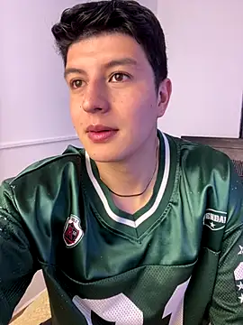 Snapshot of Goldenknight33 chatting on 12.14.25 Goldenknight33 online show from 12.14.25