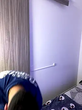 Snapshot of Goldenknight33 chatting on 12.17.25 Goldenknight33 online show from 12.17.25