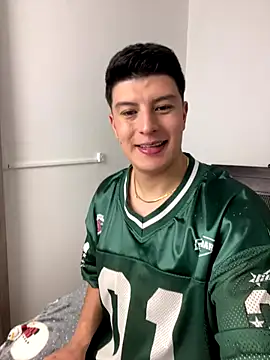 Snapshot of Goldenknight33 chatting on 12.18.25 Goldenknight33 online show from 12.18.25