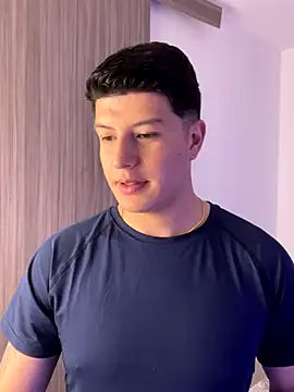 Snapshot of Goldenknight33 chatting on 12.19.25 Goldenknight33 online show from 12.19.25