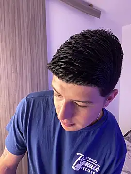 Snapshot of Goldenknight33 chatting on 12.20.25 Goldenknight33 online show from 12.20.25