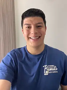 Snapshot of Goldenknight33 chatting on 02.07.26 Goldenknight33 online show from 02.07.26