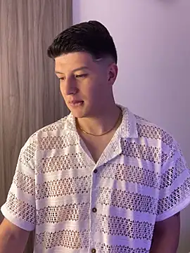 Snapshot of Goldenknight33 chatting on 02.12.26 Goldenknight33 online show from 02.12.26