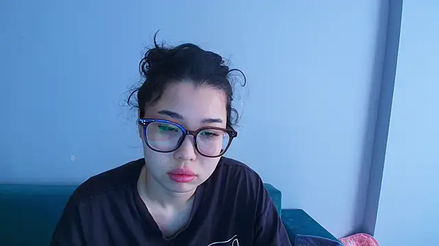 Snapshot of kimyjina chatting on 05.25.26 kimyjina online show from 05.25.26