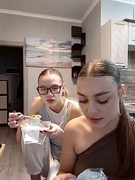 Snapshot of findwayout chatting on 02.07.26 findwayout online show from 02.07.26