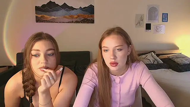 Snapshot of findwayout chatting on 03.20.26 findwayout online show from 03.20.26