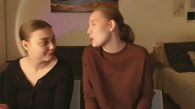 Snapshot of findwayout chatting on 03.23.26 findwayout online show from 03.23.26