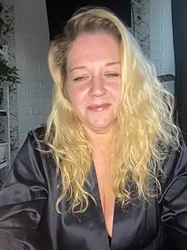 JenniferCarmen online show from 05.10.26