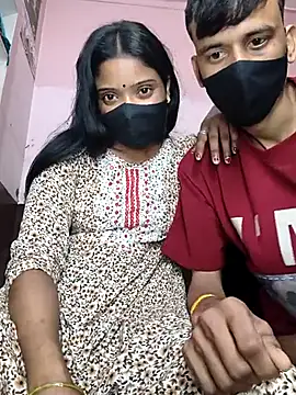 Snapshot of couplegk71 chatting on 02.01.26 couplegk71 online show from 02.01.26