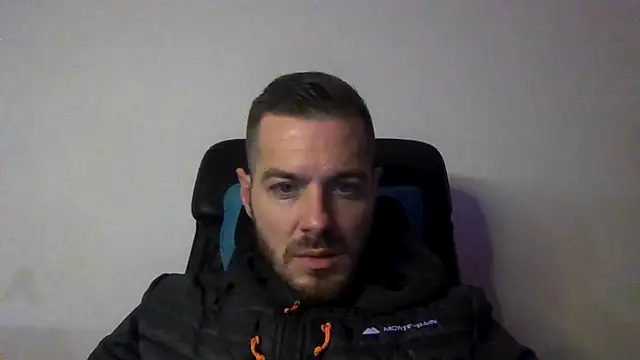 Snapshot of cheekycherryx chatting on 12.17.25 cheekycherryx online show from 12.17.25